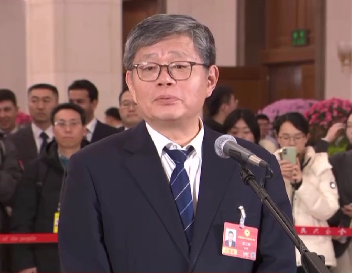 我會(huì)郭蘭峰會(huì)長(zhǎng)在全國(guó)政協(xié)十四屆四次會(huì)議首場(chǎng)&ldquo;委員通道&rdquo;接受記者采訪(fǎng)