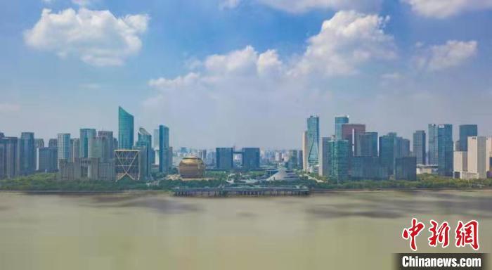 浙江杭州錢(qián)塘江畔?！⊥鮿?攝
